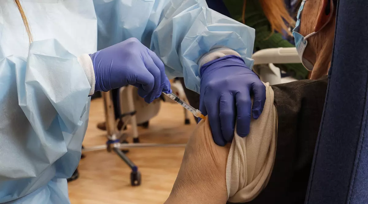 Doi vârstinici de la un azil din Australia au primit, din greșeală, o doză mult mai mare de vaccin de la Pfizer decât cea recomandată