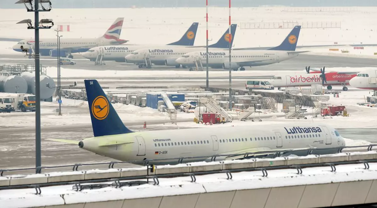 A opta tranșă de vaccin, întârziată din cauza vremii, ajunge luni seară în România