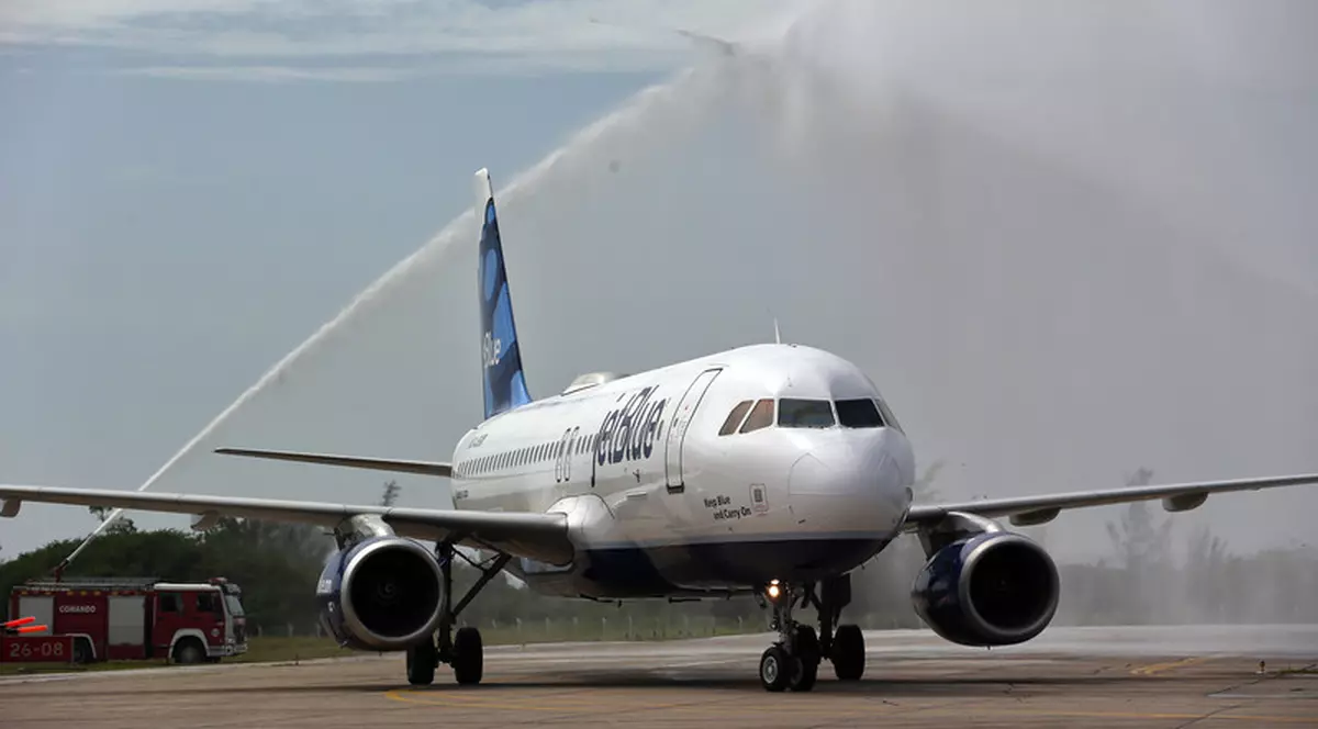 VIDEO | Revoluție pe cer. Locurile din avion care se transformă în adevărate paturi în timpul zborului