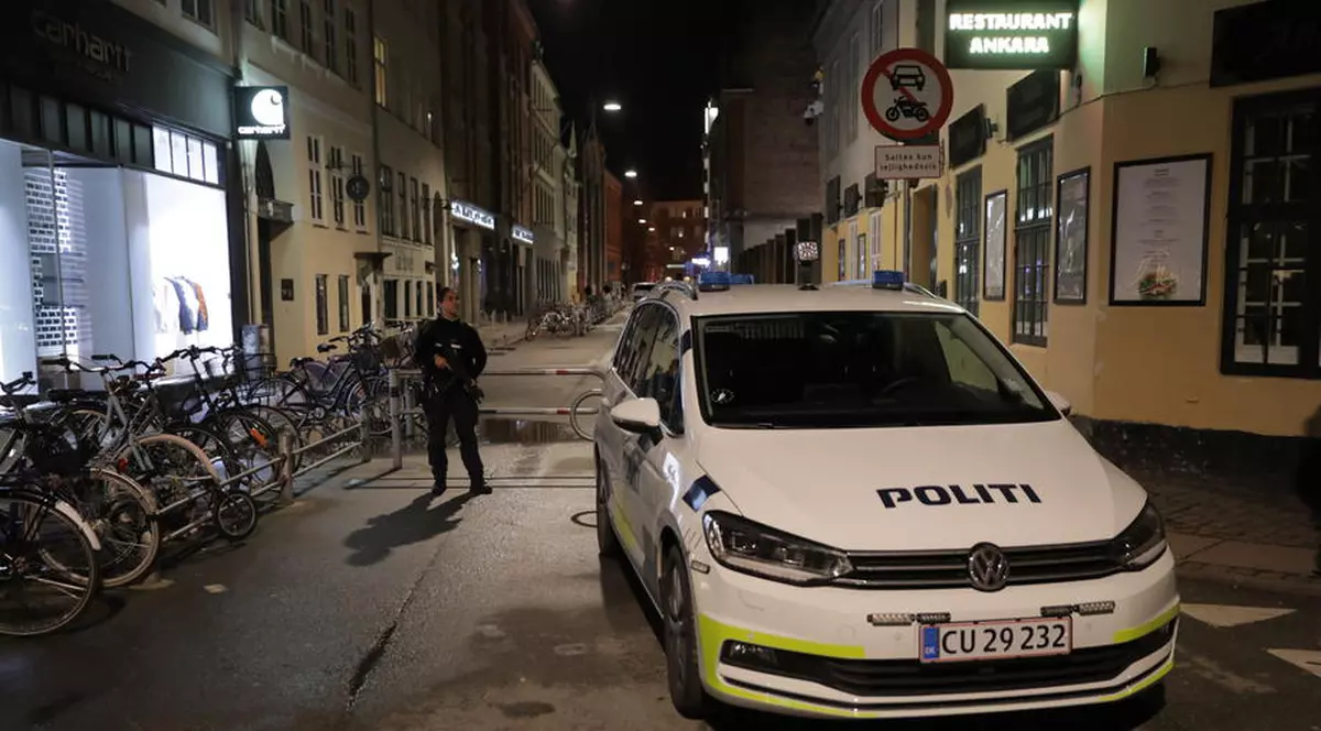 Ce condamnare a primit un danez care a tușit în fața a doi polițiști și apoi a strigat că are coronavirus