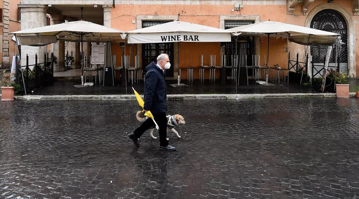 Patru regiuni din Italia intră în lockdown parțial din cauza COVID. Se închid restaurantele, iar oamenii nu pot părăsi localitățile