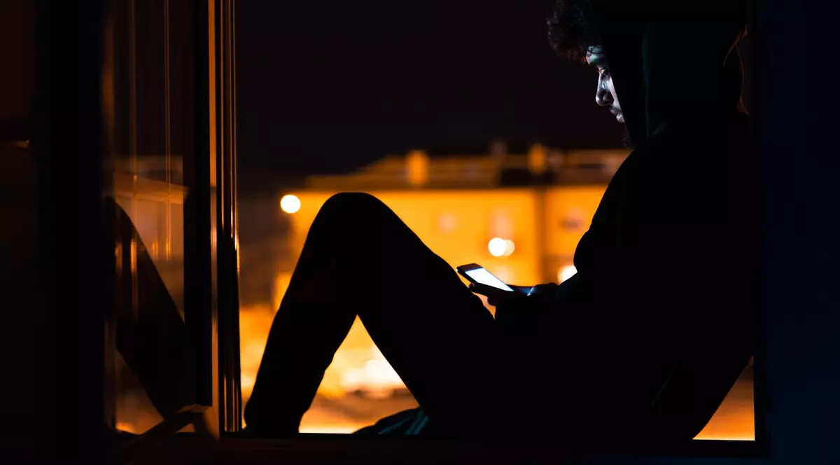 Ce pedeapsă a primit un tânăr care a terorizat la telefon o polițistă din Sibiu: „Vin și te omor la noapte, răspunde!”