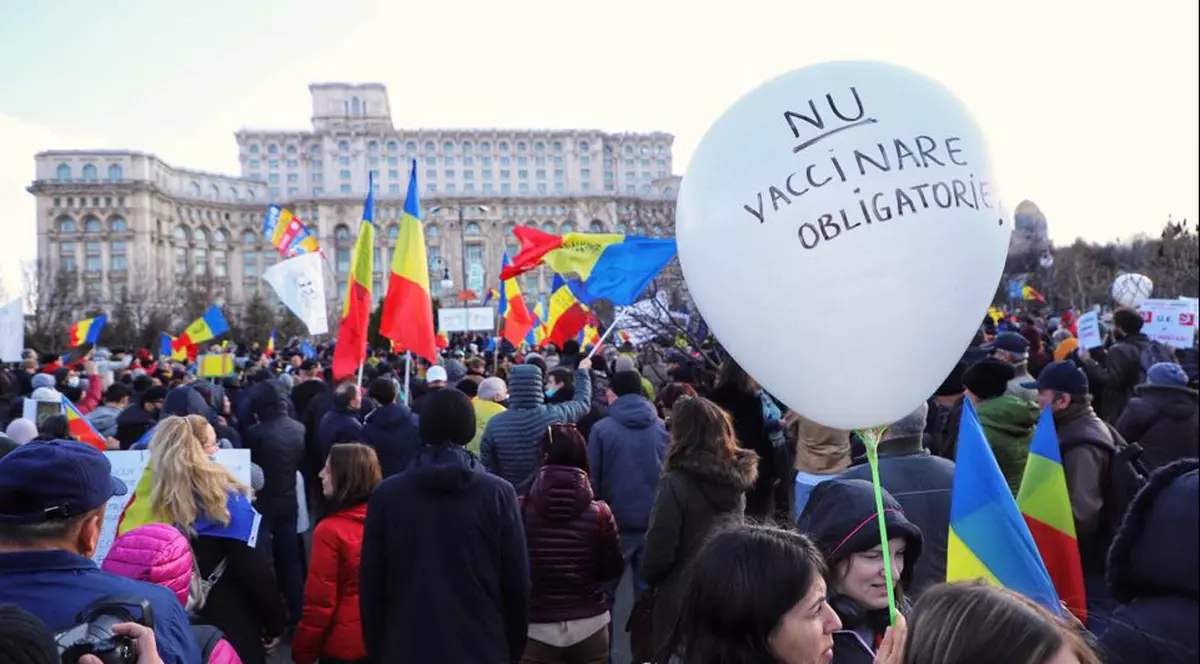 Protest față de vaccinarea obligatorie, cu girul AUR. Amenzi de 7.000 de lei pentru nerespectarea măsurilor anti-COVID