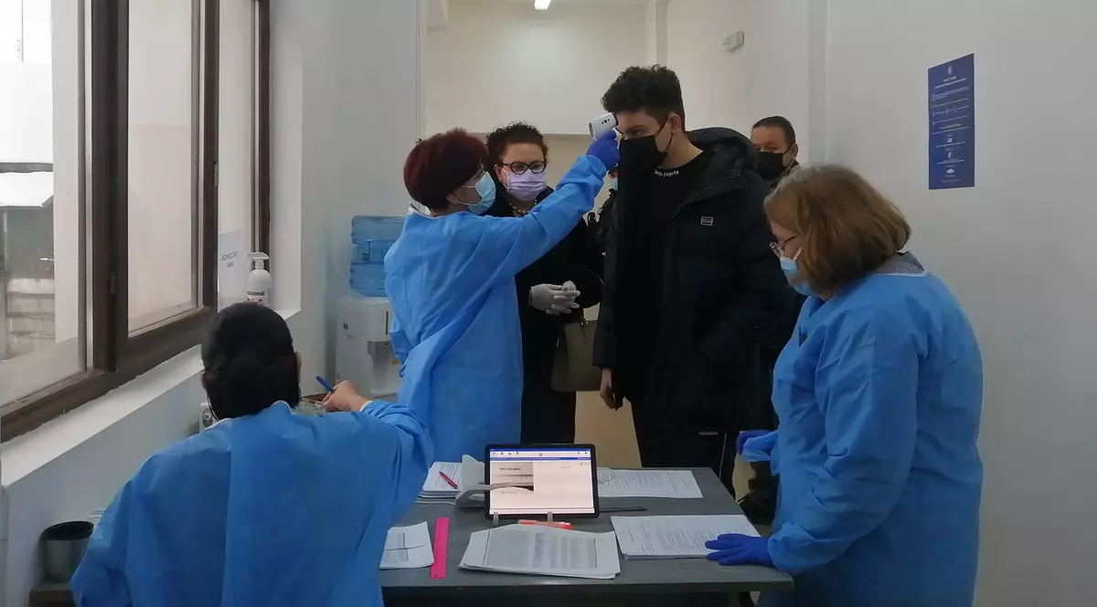 25 de centre de vaccinare din Prahova nu pot fi deschise din cauza lipsei de personal medical. Prefectura a lansat un apel către doctori