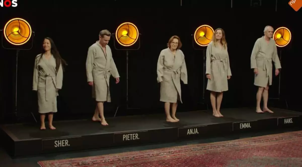 Adulți dezbrăcați, prezentați în cadrul unui program TV pentru copii, în Olanda. 100.000 de persoane au depus petiție pentru retragerea emisiunii