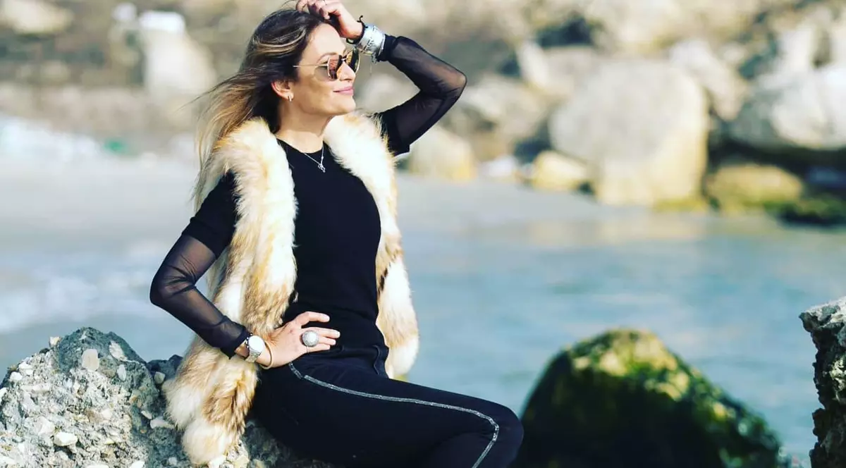 Anca Țurcașiu este pregătită să o ia de la capăt, la un an de la divorț. Apariție spectaculoasă în noul videoclip. Artista arată perfect la 50 de ani