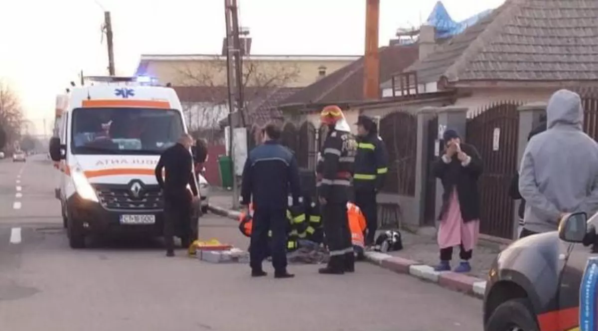 Doi copii de 6 ani, prinși sub țevi, în Costinești. Unul dintre ei a decedat