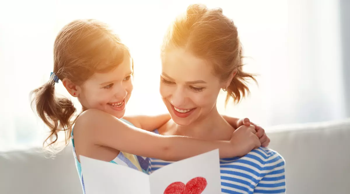 8 Martie: Mesaje, urări și felicitări pentru Ziua Femeii