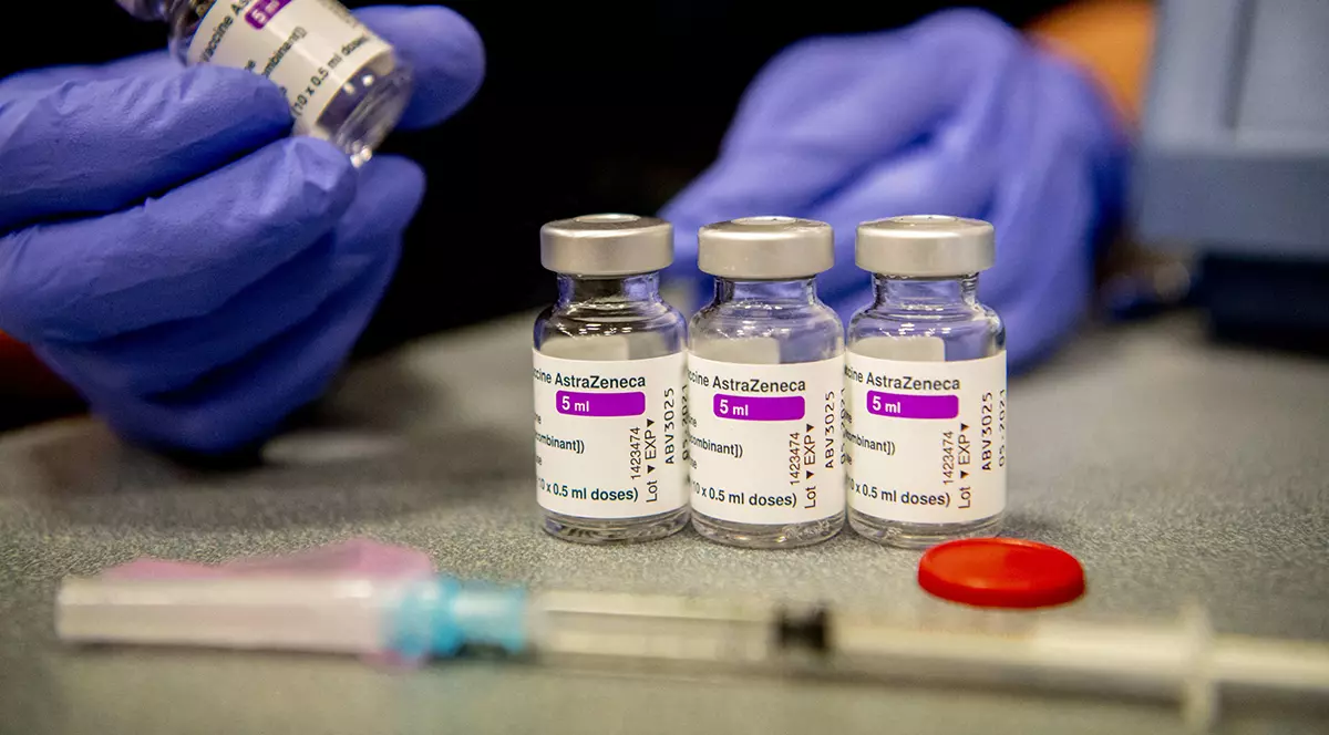 UE face un nou pas spre blocarea exporturilor de vaccinuri, pe fondul disputei cu AstraZeneca. Măsura ar putea inflama relațiile cu Londra