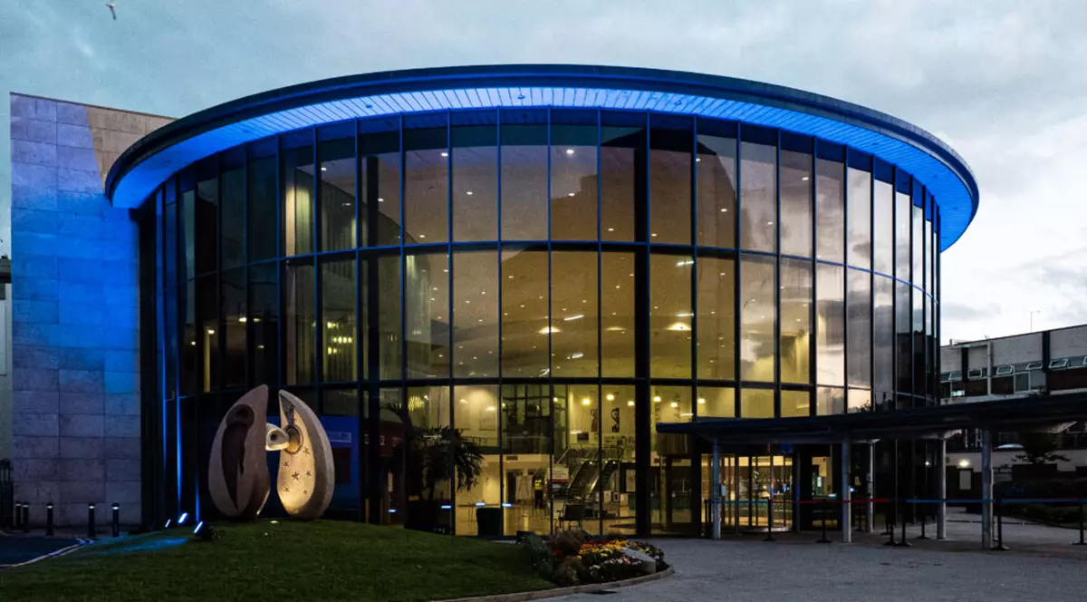 Un asistent medical din Marea Britanie, arestat pentru viol și crimă, în urma unei investigații privind maltratarea pacienților cu accidente vasculare cerebrale