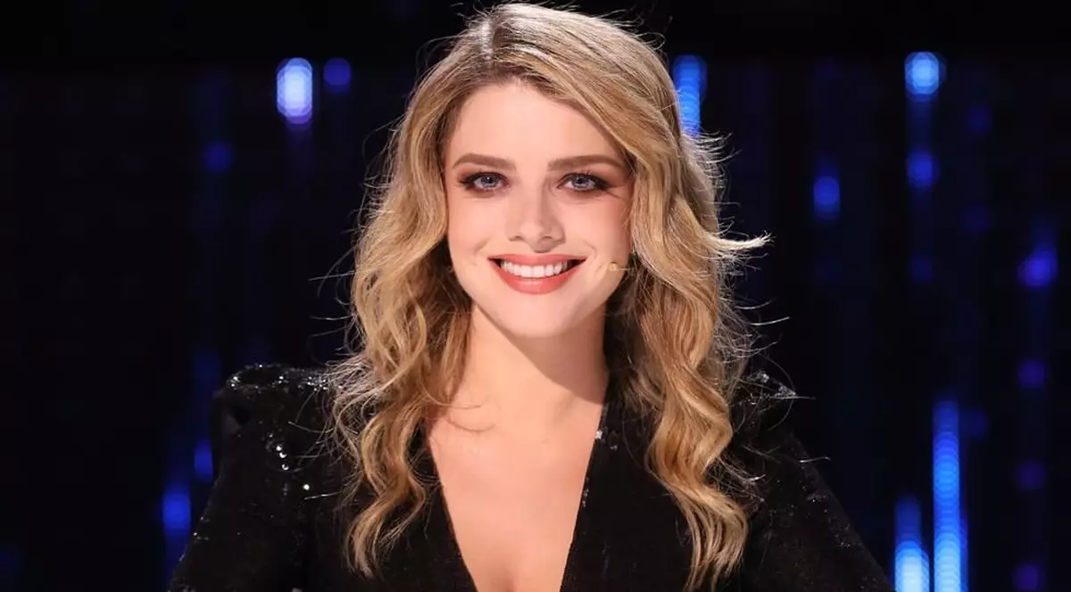 Alexandra Dinu a vorbit despre relația la distanță cu iubitul ei. „Cred că fiecare om şi fiecare cuplu are dreptul de a alege”