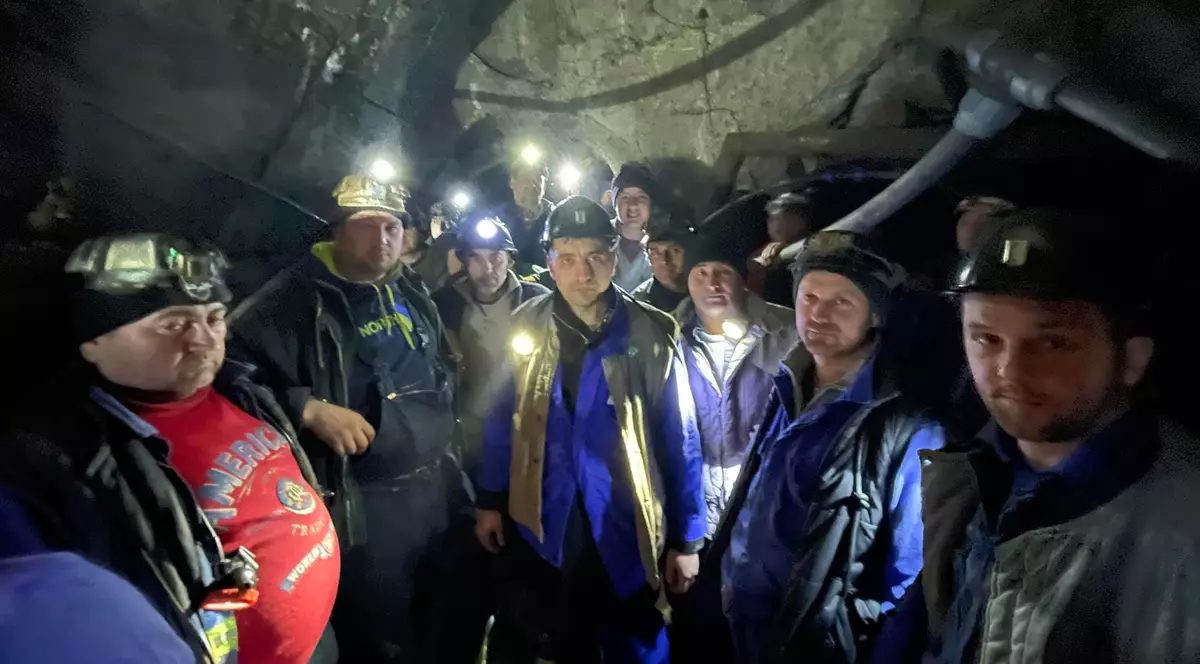 Minerii aflați de cinci zile în grevă, trimiși de directorul Minei Crucea „la sparanghel, în Germania”, dacă nu le convine situația