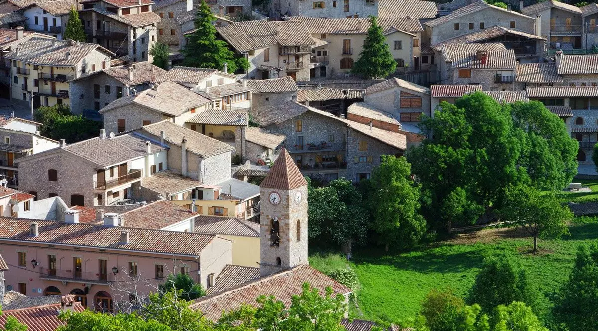 Satul salvat de pandemie: fugiți din orașe, zeci de oameni s-au stabilit în mica așezare din Pirinei, aflată la un pas de dispariție, din cauza depopulării