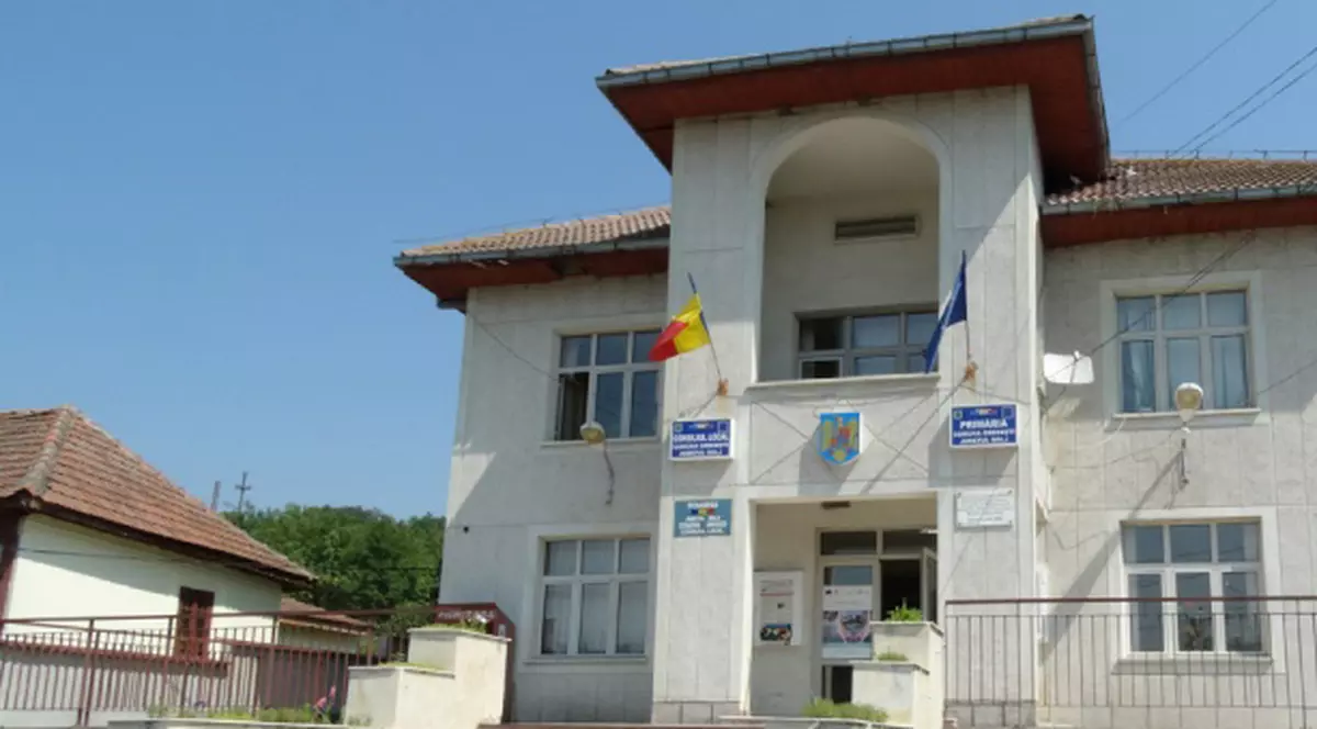 Angajații unei primării din Dolj, acuzați că au făcut chef în instituție. Edilul: „Am avut o ședință mai lungă”