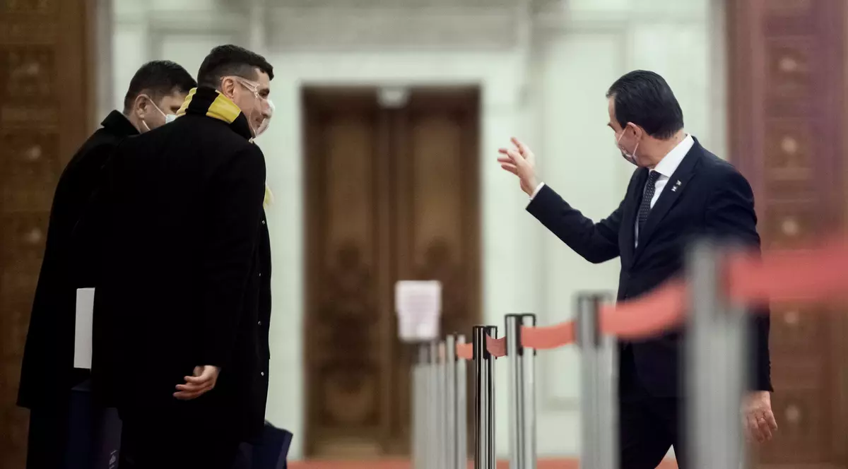 Replica liderului AUR, George Simion: „Domnul Orban e ultimul care să vorbească despre excentricități, pentru că el bea în Parlament”