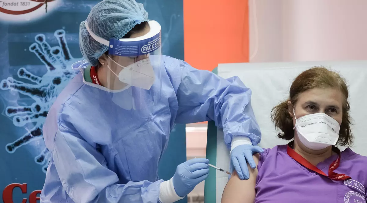 Peste 51.000 de persoane, imunizate la coronavirus în ultimele 24 de ore. Câte reacții adverse s-au înregistrat