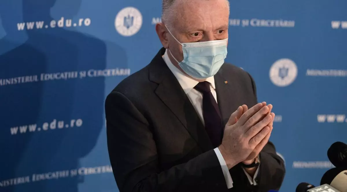 VIDEO Cîmpeanu s-a răzgândit și vine cu o nouă propunere: anul școlar prelungit doar cu o săptămână, iar Evaluarea Națională rămâne la data inițială