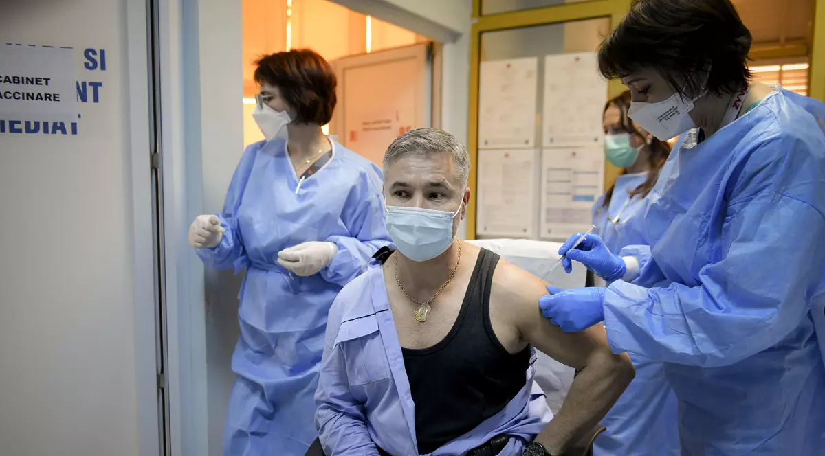 Toate persoanele peste 18 ani, care fac parte din etapa a 2-a, pot face programări pentru vaccinul AstraZeneca