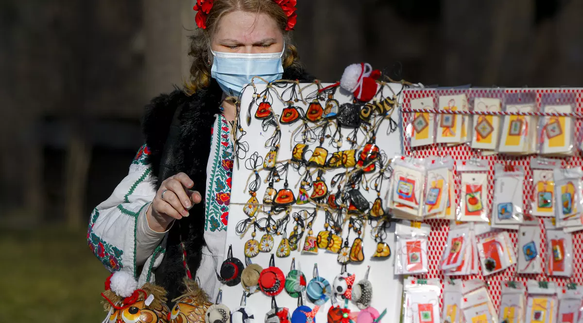 Sorin Cîmpeanu: „Nu este un pericol păstrarea tradiției prin a oferi o floare sau un mărțișor”