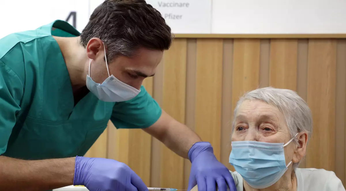 Peste 43.000 de persoane, imunizate la coronavirus în ultimele 24 de ore. Cum arată graficul vaccinărilor