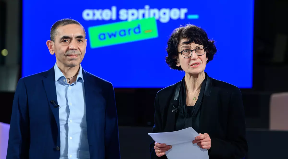 Fondatorii companiei farmaceutice BioNTech, decorați cu Ordinul de Merit în Germania