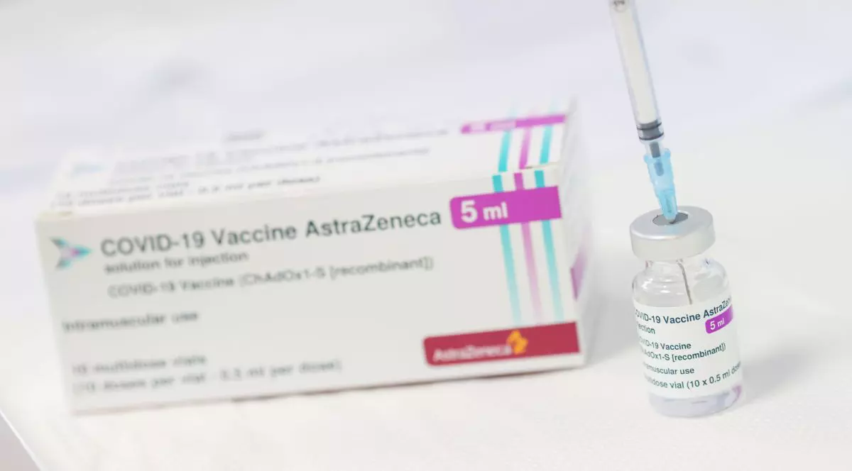 62 de cazuri rare de tromboză, analizate de EMA după ce mai multe țări au suspendat total sau parțial vaccinarea cu AstraZeneca