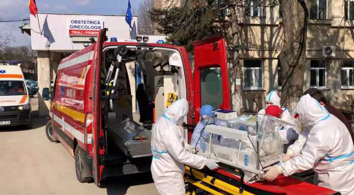Bebeluș din Botoșani născut prematur, infectat cu Covid-19. Care este starea de sănătate a copilului