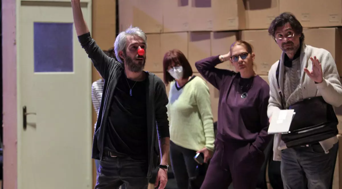 REPORTAJ | Cu Bucureștiul din nou în scenariul roșu, singura certitudine a actorilor de teatru e munca la repetiții. Cum arată ele?