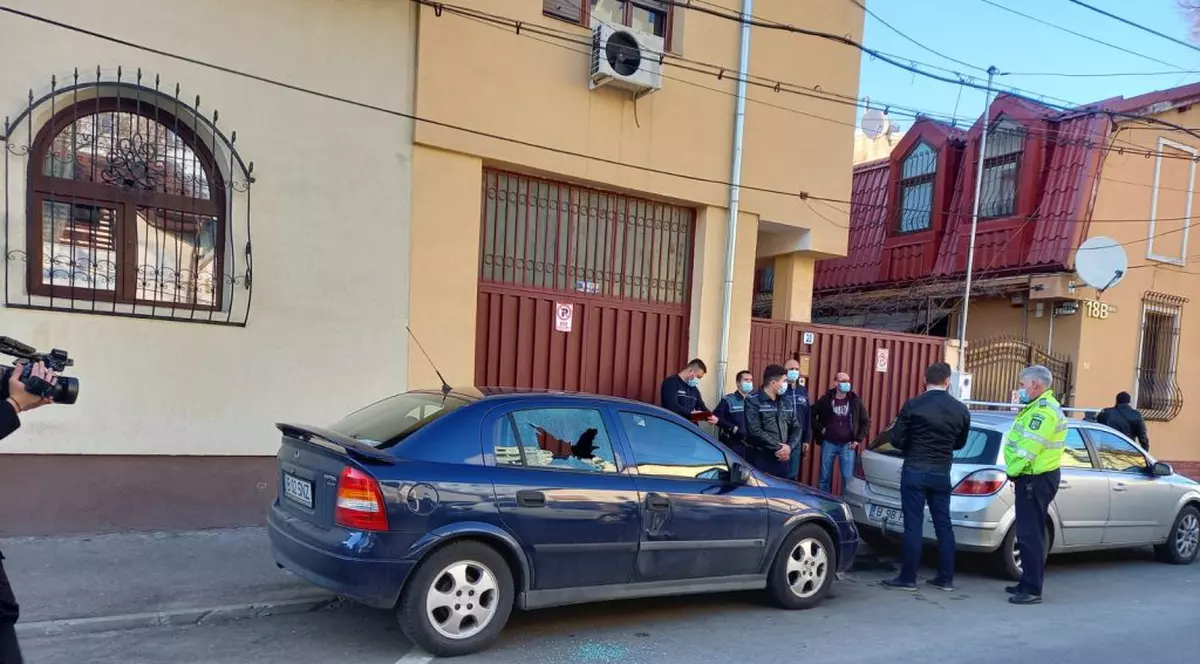 Alertă în Sectorul 1 al Capitalei după ce o femeie și-a găsit sparte un geam al maşinii şi o fereastră a locuinţei. Martorii spun că au auzit împușcături