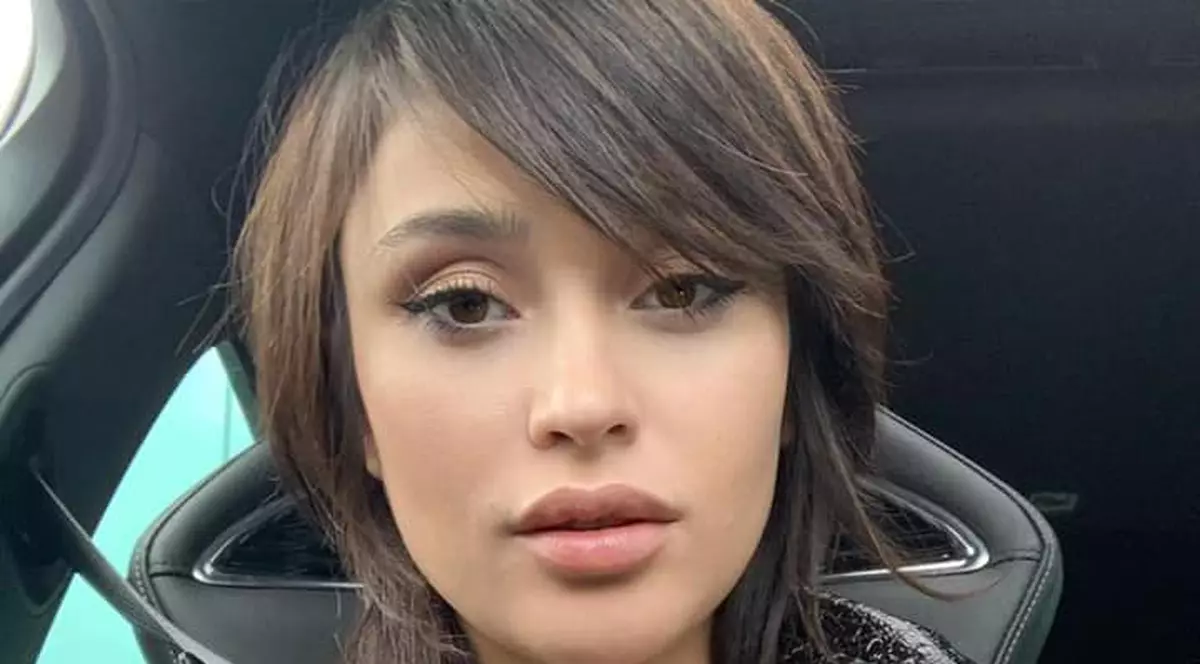 Irina Rimes se bucură când oamenii nu o recunosc pe stradă. „Pot să-mi trăiesc viaţa liber şi fără glugă pe cap”