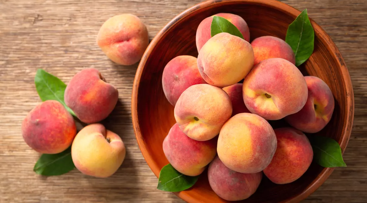 Piersici - beneficii, proprietăți și rețete dulci cu piersici
