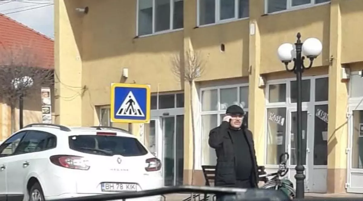 Primarul unui oraș din Bihor cu incidență mare a cazurilor Covid, filmat umblând fără mască: „M-ați prins! Am greșit”