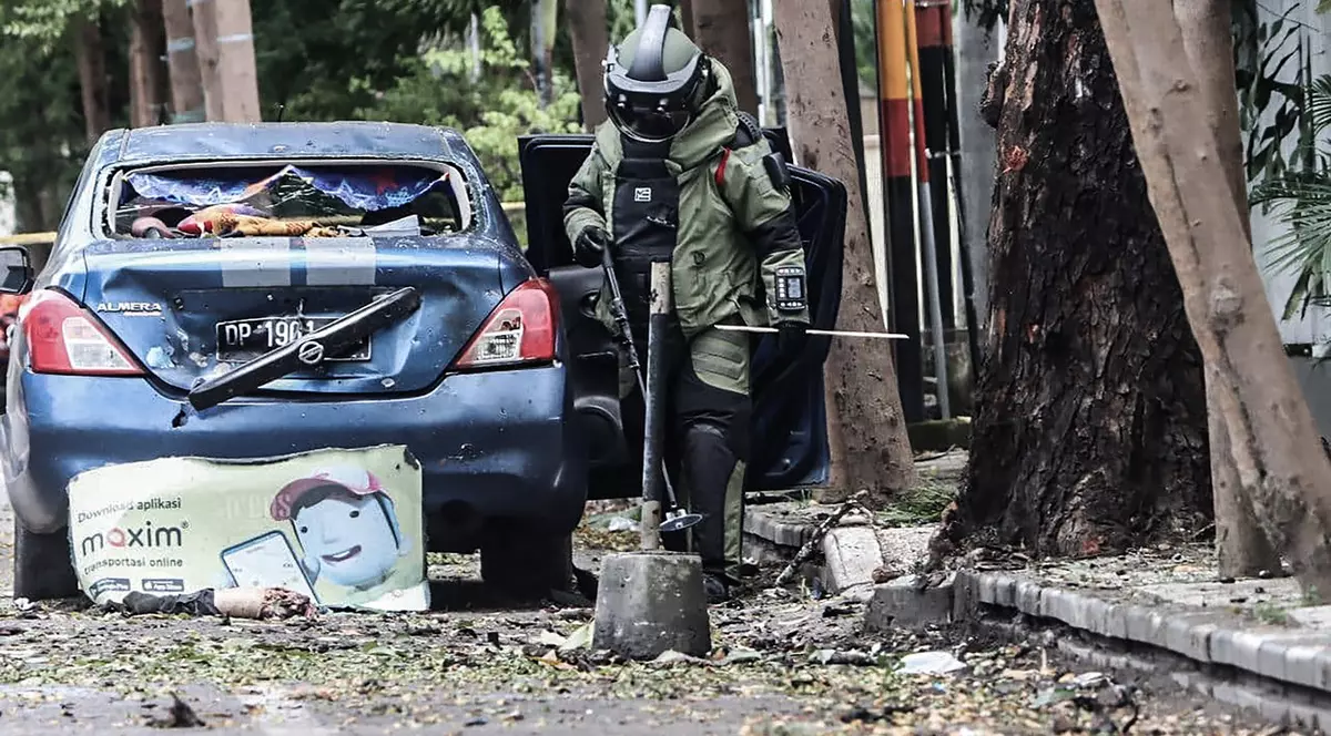 Atac sinucigaș cu bombă în apropierea unei catedrale din Indonezia. Cel puțin 10 persoane au fost rănite