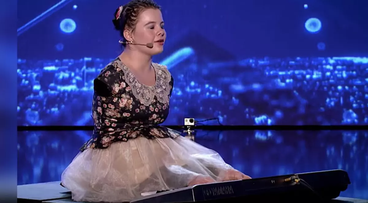 Cine este tânărul de care Lorelai Moșneguțu, câștigătoarea „Românii au talent”, s-a îndrăgostit. Mama adoptivă a fetei face primele declarații. „Se ajută reciproc”