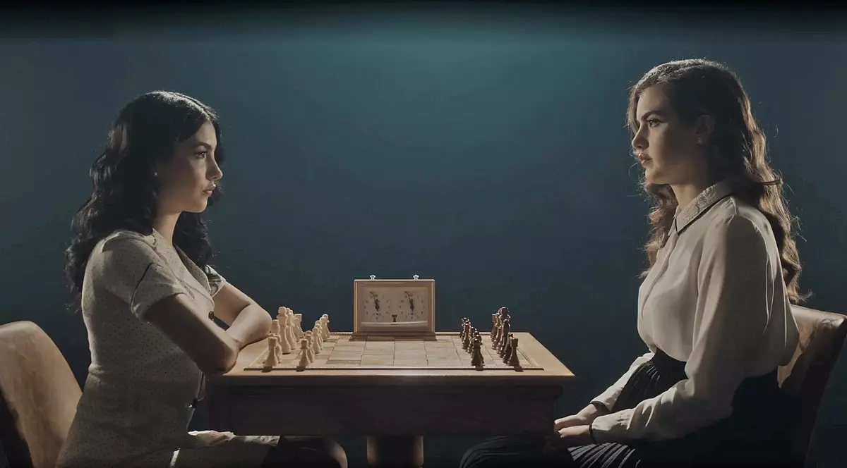 Două șahiste canadiene de origine română fac senzație pe internet. Pandemia a adus șahul online la concurență cu jocurile cele mai populare