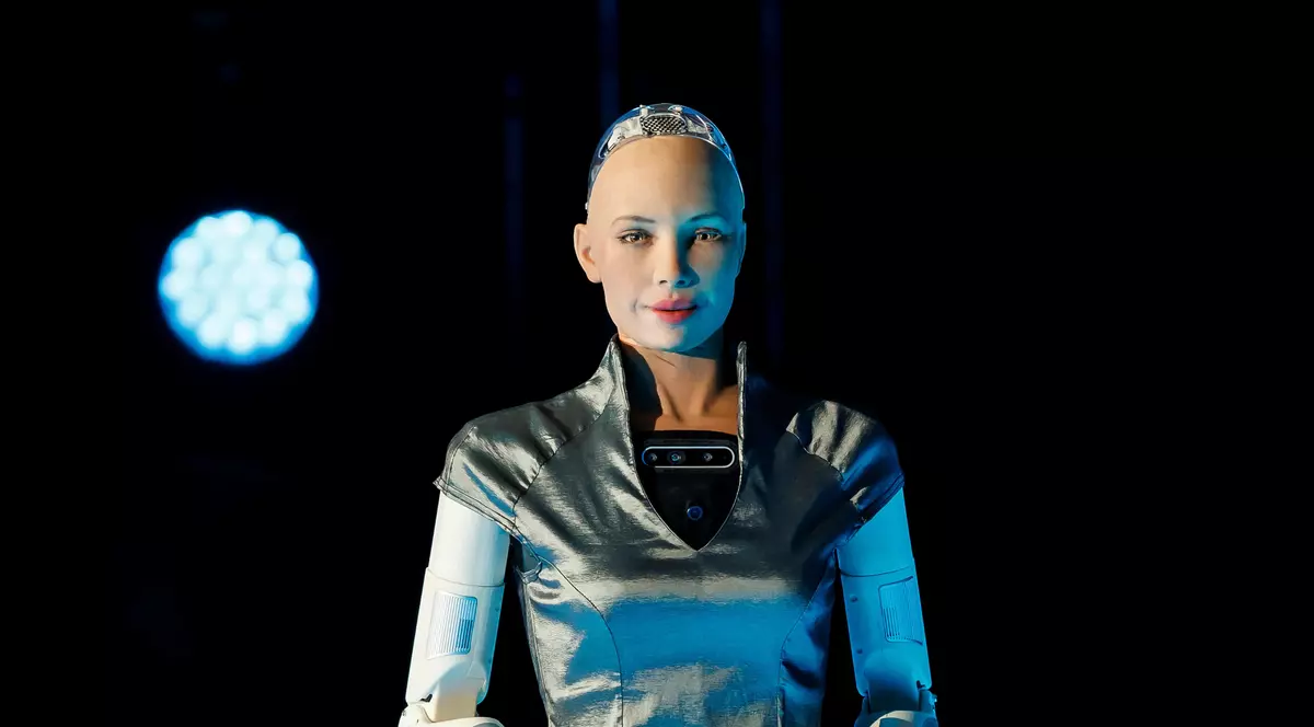 Un tablou digital pictat de robotul umanoid Sophia, vândut la licitație cu 700.000 de dolari