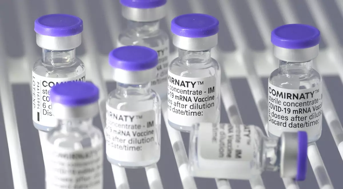 O nouă tranșă de 345.150 de doze de vaccin Pfizer sosește în România. Unde vor fi distribuite