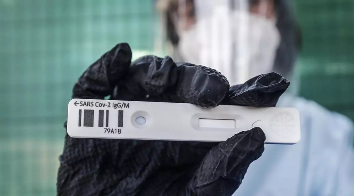 GCS: Újabb 112 fertőzött halálát okozta a koronavírus Romániában, 22.132-re nőtt az elhalálozások száma