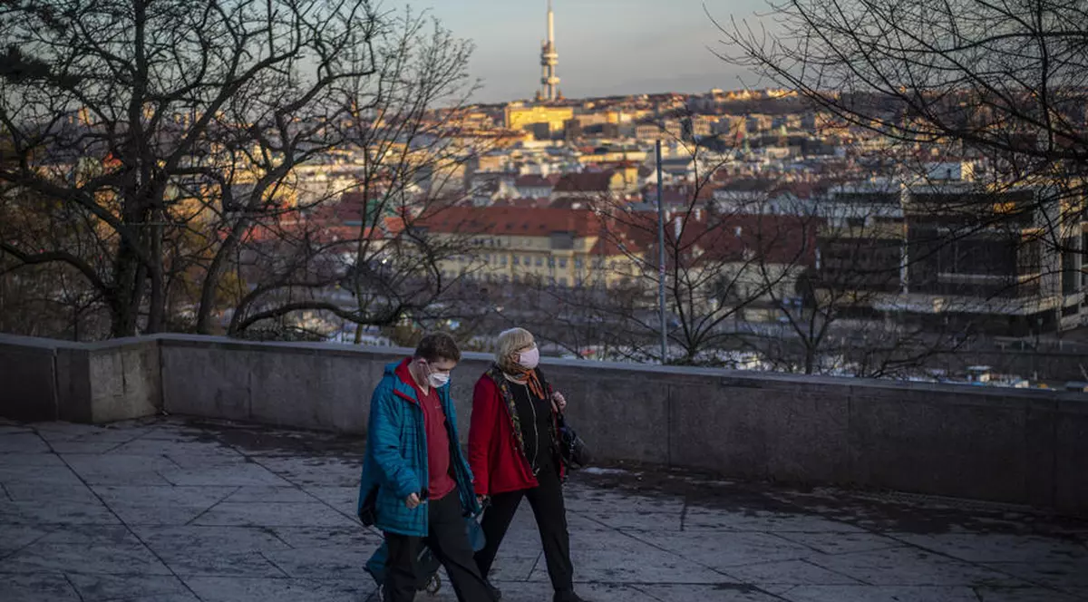 Cehii care intră în carantină din cauza COVID vor primi un bonus de 14 euro pe zi