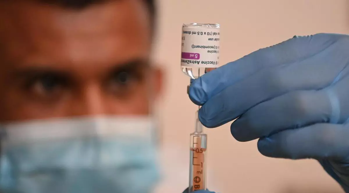 VIDEO Vaccinul Pfizer ar putea fi mai puțin eficient în cazul persoanelor care suferă de obezitate, sugerează un studiu italian