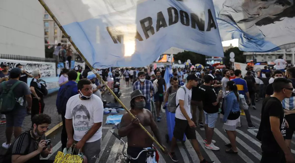 „Dreptate pentru Maradona”. Sute de oameni au ieșit pe străzi la Buenos Aires, cerând pedepsirea celor vinovați de moartea marelui fotbalist argentinian