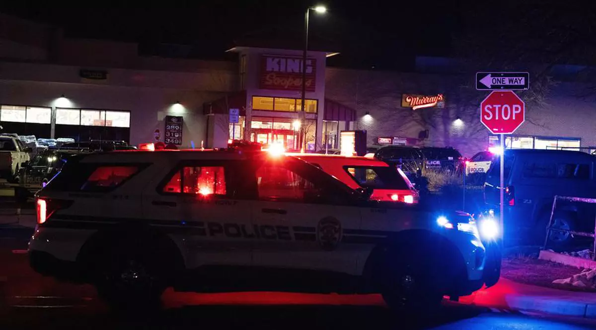 Schimb de focuri într-un magazin din Colorado. Mai multe persoane au murit, iar suspectul este rănit