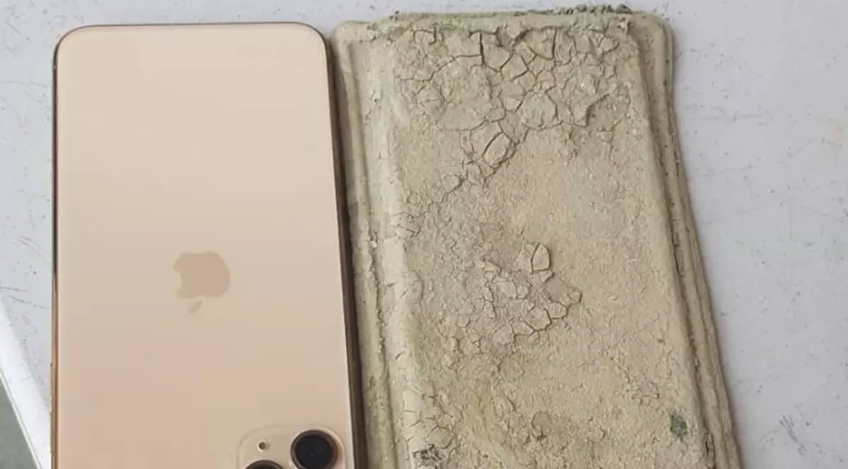 Un taiwanez și-a recuperat telefonul pierdut în urmă cu un an, după ce lacul în care îl scăpase a secat