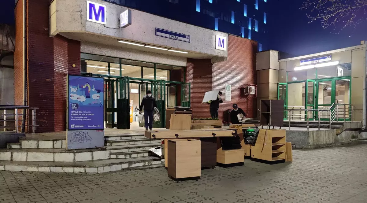 A doua zi de evacuare la metrou. Patronii magazinelor de la Pipera și-au strâns singuri marfa
