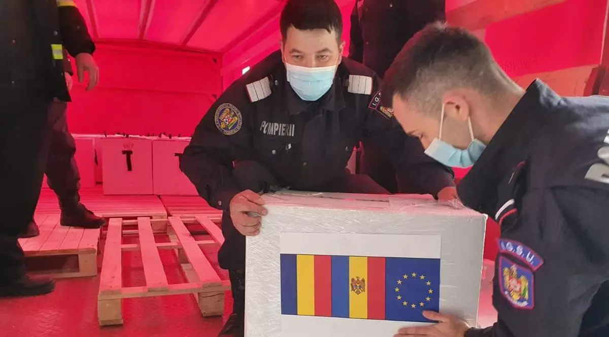 Încă 132.000 de doze de vaccin AstraZeneca, donate de România Republicii Moldova