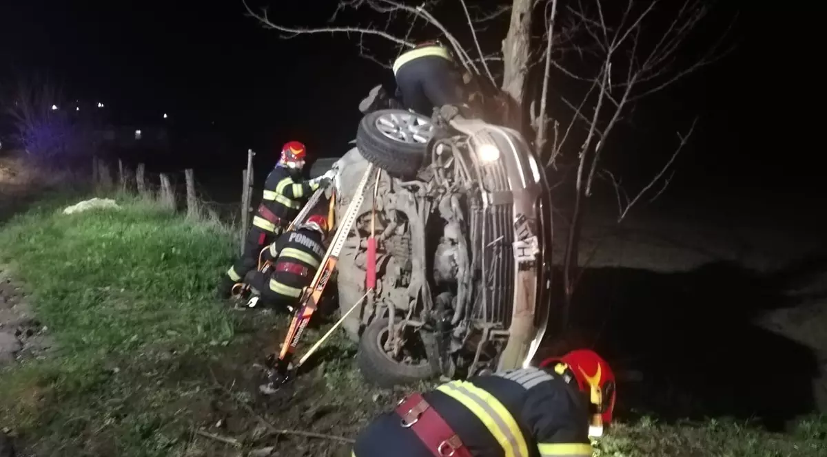 Grav accident provocat de un tânăr de 19 ani, beat și fără permis, care gonea pe șosea cu două fete în mașină