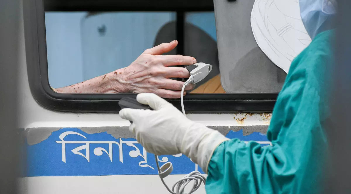 „Oxigen. Poți să îmi faci rost de oxigen?”  Disperarea oamenilor din India în lupta cu pandemia