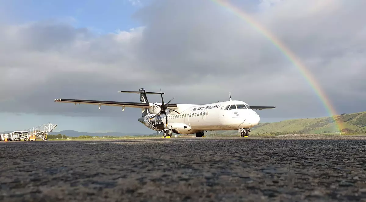 Model din Noua Zeelandă, la bord: „Dacă nu-mi dați vin, arunc avionul în aer”