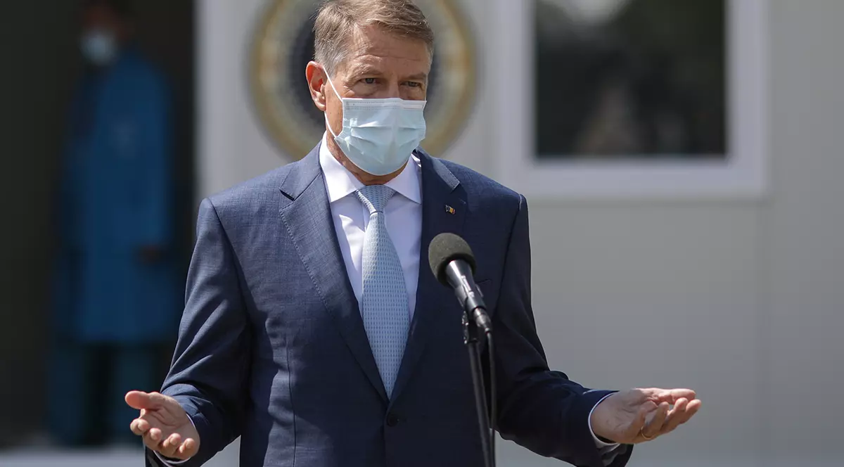 Iohannis: Din 15 mai, masca nu mai e obligatorie în aer liber, cu câteva excepții. Se renunță și la carantina de noapte