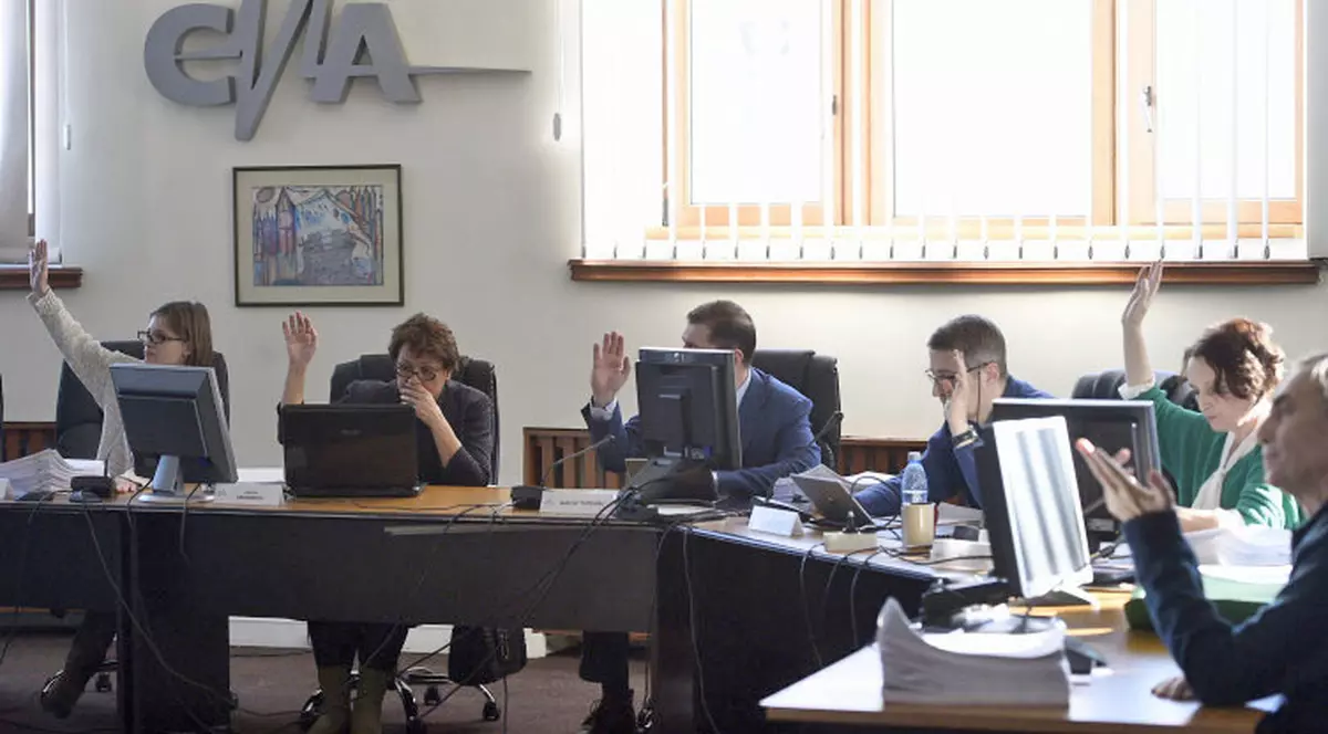 Pierdut CNA. Sau cum scutește de două luni actuala Putere televiziunile și radiourile de grija sancțiunilor
